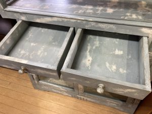 シャビー調ガラス飾り棚 (3)