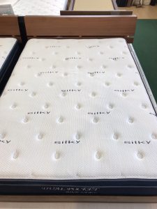 ニトリのダブルベッド(デュアルポケットシルキー)買取致しました。愛品 