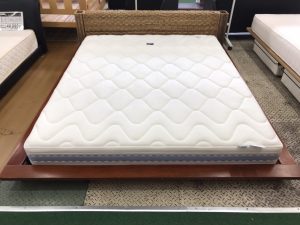 magniflex(マニフレックス)のロータイプクイーンベッド  