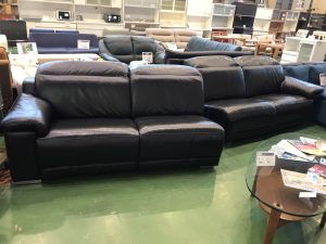 レザーワールドの総本革電動リクライニング4人掛ソファ買取致しました  