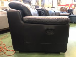 レザーワールドの総本革電動リクライニング4人掛ソファ買取致しました  