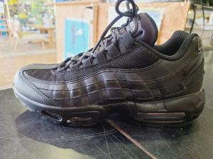 NIKE(ナイキ)Air Max 95Essential CI3705 001