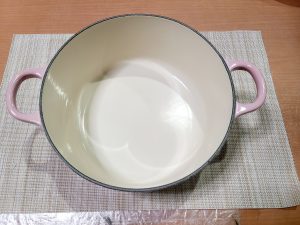 ル・クルーゼ(Le Creuset) 鋳物 ホーロー 鍋ココット・ロンド22 cmシフォンピンク ガス  IH オーブン 対応