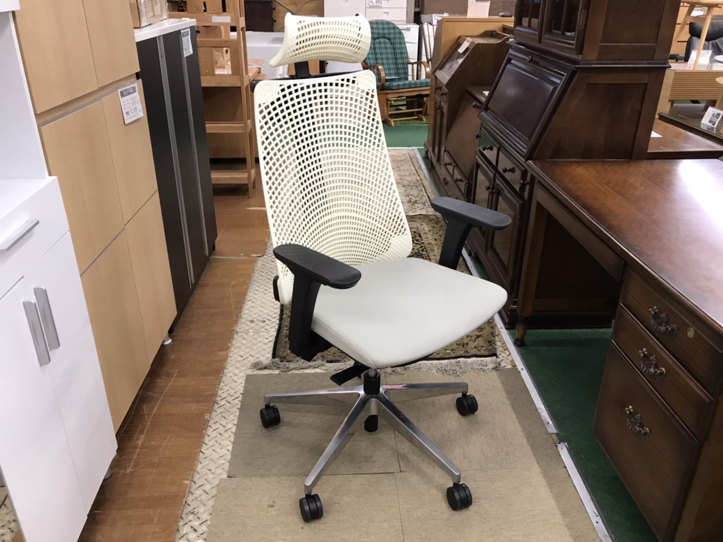 愛品館八千代店】イトーキ オフィスチェア サリダチェア YL9