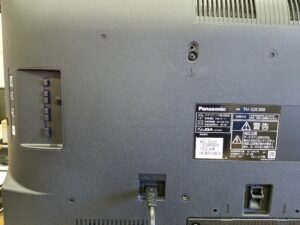 地上・BS・110度CSデジタルチューナーを2基搭載し、別売りのUSB接続HDDへ裏番組を録画できるハイビジョン液晶テレビ。