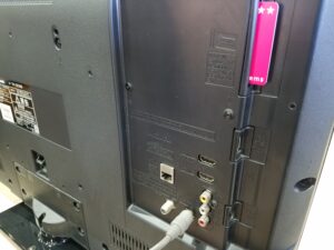 地上・BS・110度CSデジタルチューナーを2基搭載し、別売りのUSB接続HDDへ裏番組を録画できるハイビジョン液晶テレビ。