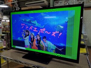 地上・BS・110度CSデジタルチューナーを2基搭載し、別売りのUSB接続HDDへ裏番組を録画できるハイビジョン液晶テレビ。