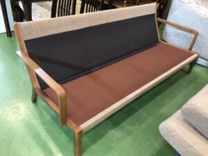 カリモク平織布張長椅子WU4503 (4)