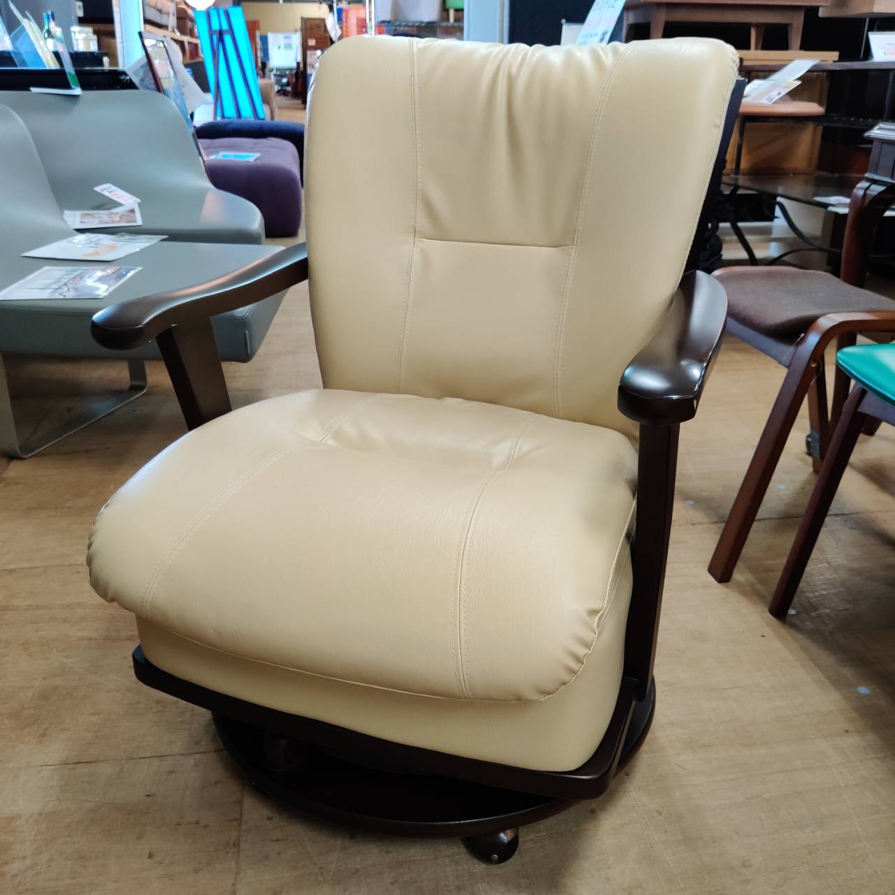 愛品倶楽部柏店】NITORI ダイニング5点セット 肘付回転チェア 
