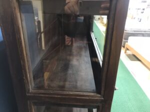 オールドメゾン｜フラップ式4ガラスキャビネット買取致しました｜愛品 