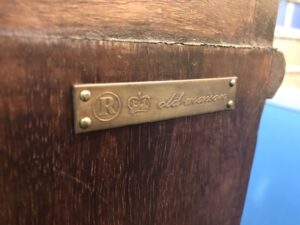 オールドメゾン｜フラップ式4ガラスキャビネット買取致しました｜愛品 