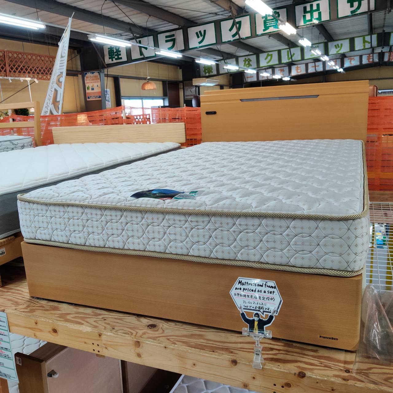 愛品倶楽部柏店】 減っ セミダブルベッド 「F:アイリス 棚付き」「M  