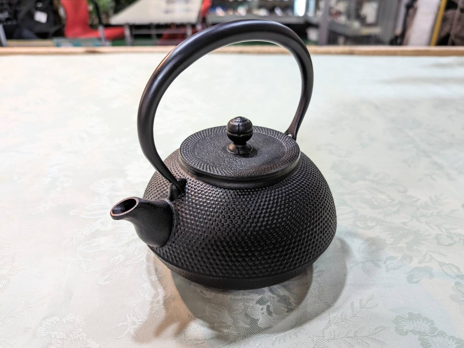 未使用 岩鋳 南部鉄器 鉄瓶9型平丸アラレ 11935を店頭にて販売中です 