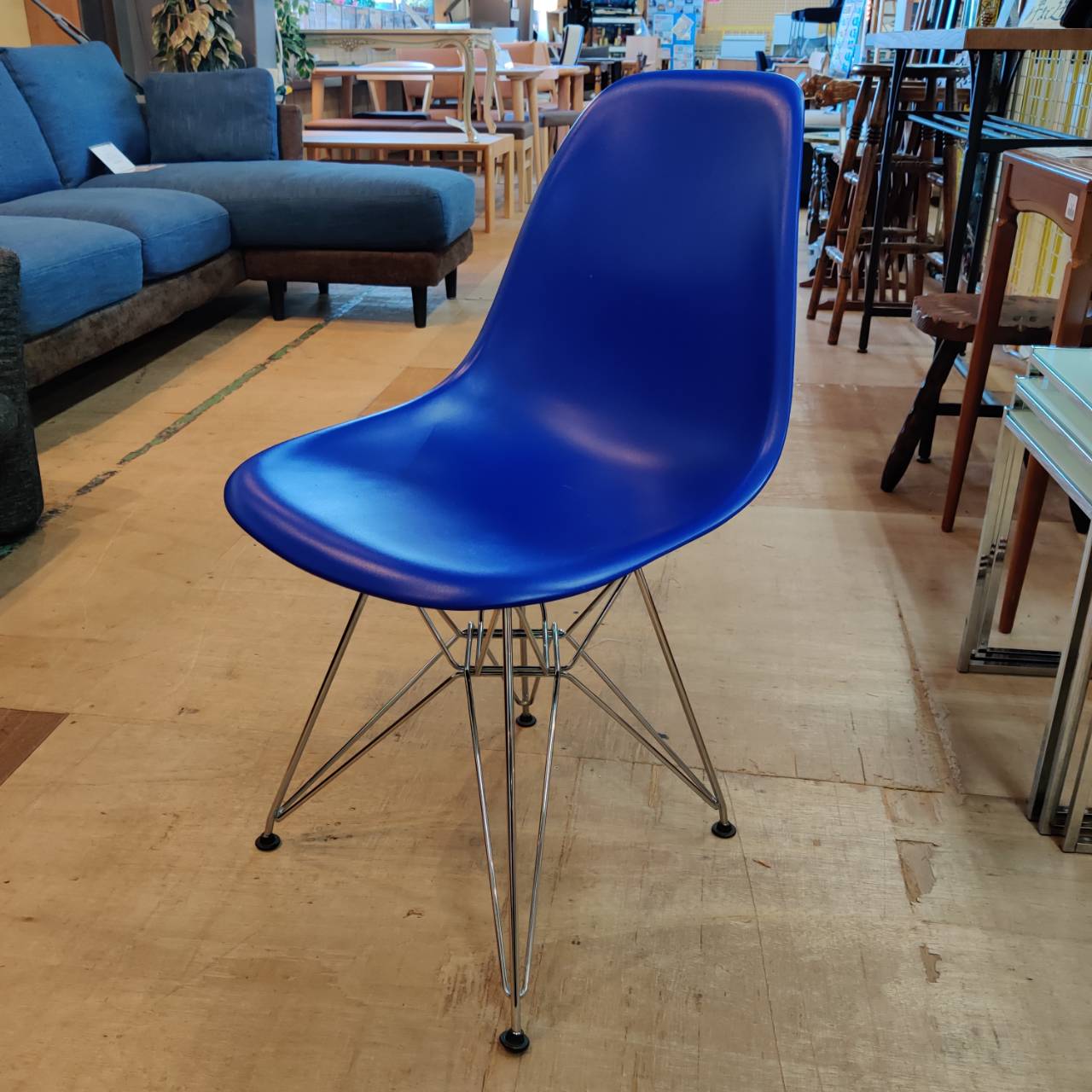 Vitra イームズ サイドシェルチェア エッフェルベース 青 販売中！ 愛 