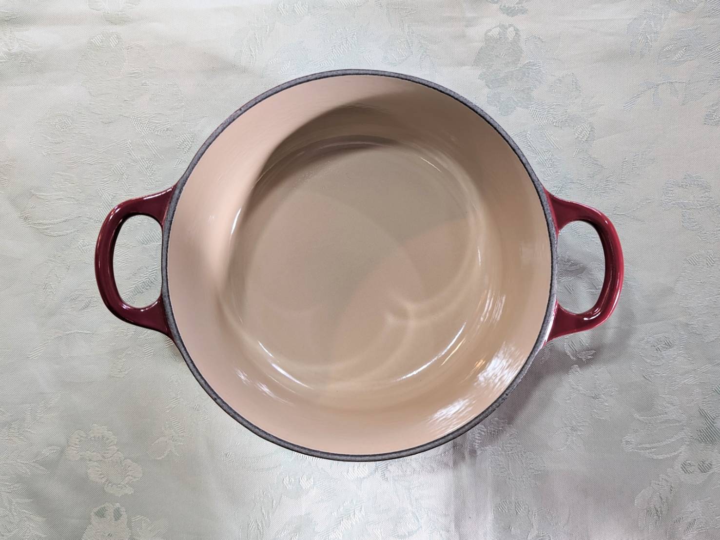 Le Creuset ル・クルーゼ ココット・ロンド 18cmを店頭にて販売中です 