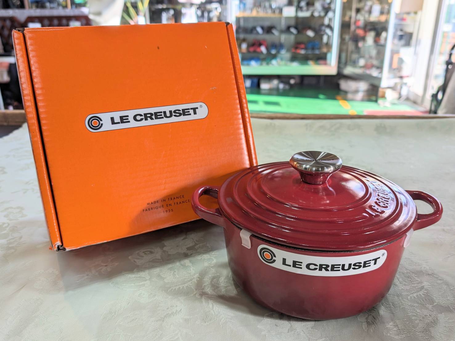 Le Creuset ル・クルーゼ ココット・ロンド 18cmを店頭にて販売中です  