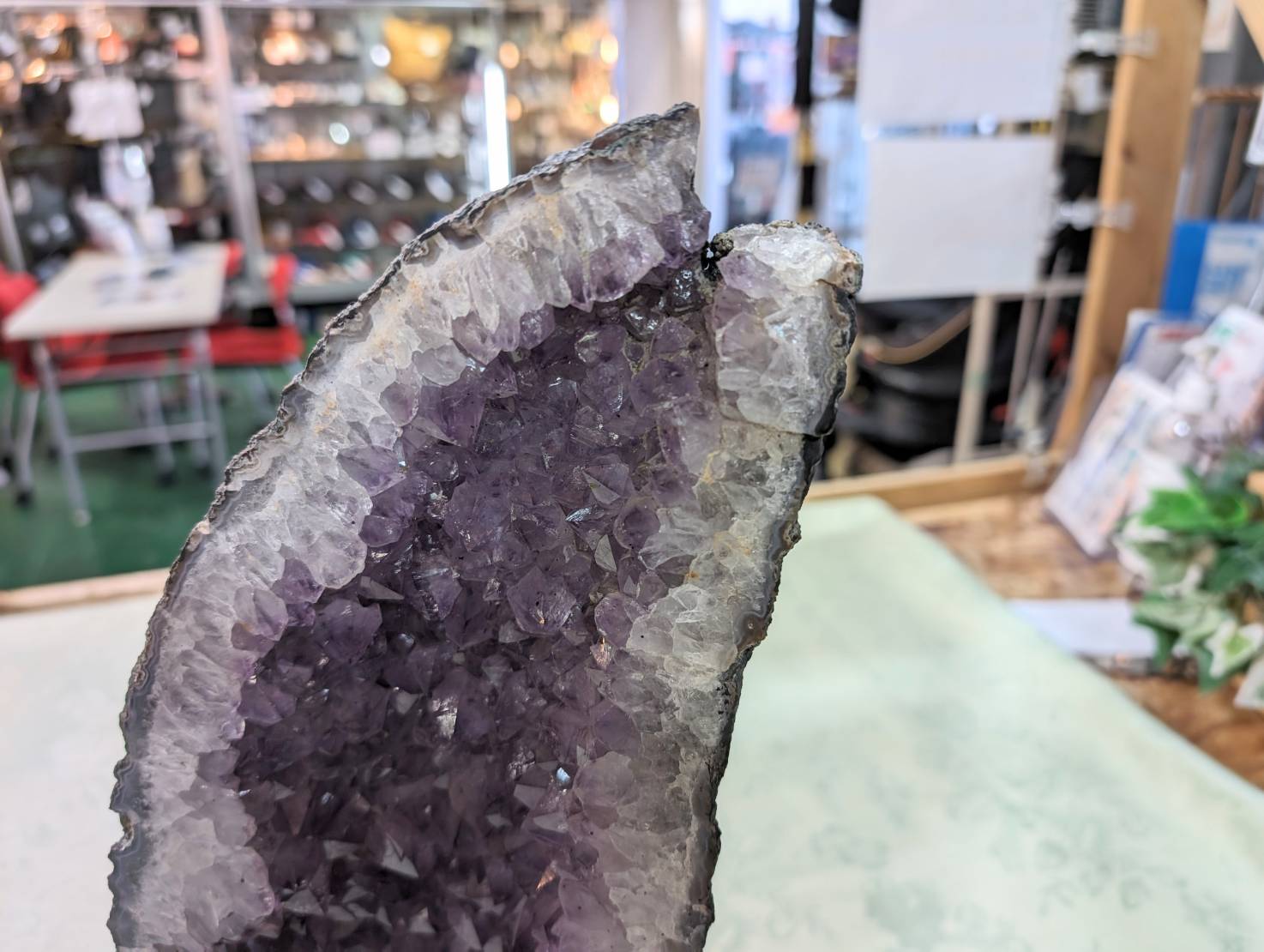 置物 アメジストドーム 紫水晶 パワーストーンを店頭にて販売中です 