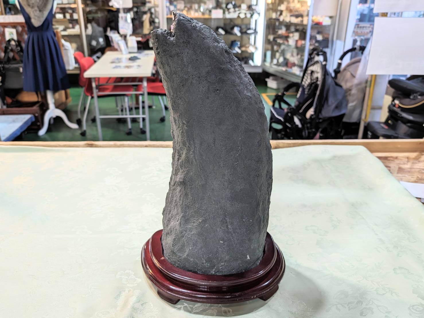置物 アメジストドーム 紫水晶 パワーストーンを店頭にて販売中です 