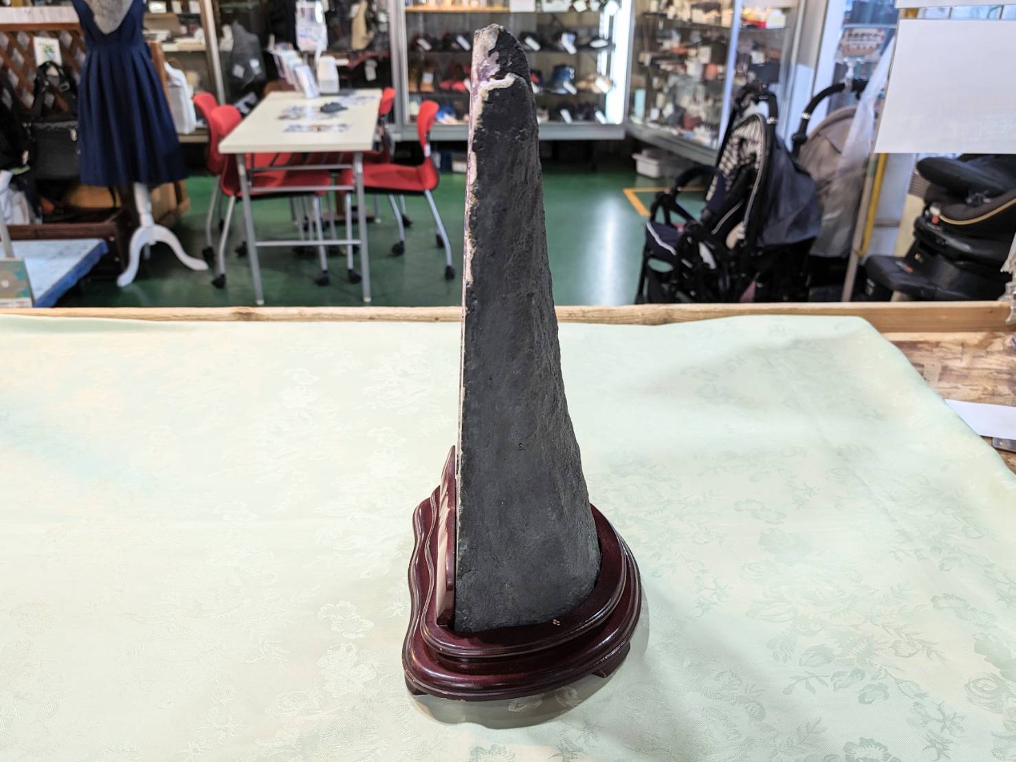 置物 アメジストドーム 紫水晶 パワーストーンを店頭にて販売中です 