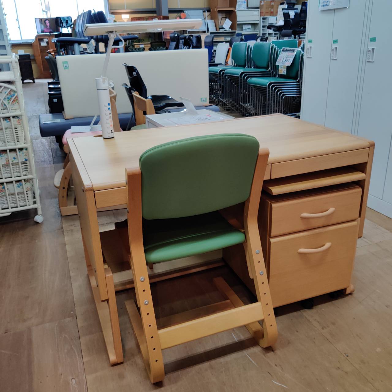 Benesse Karimoku 成長チェア （karimoku カリモク家具 Benesse 