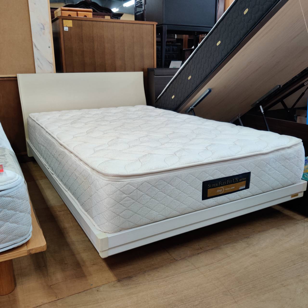 愛品倶楽部柏店】 減っ セミダブルベッド 「F:アイリス 棚付き」「M  