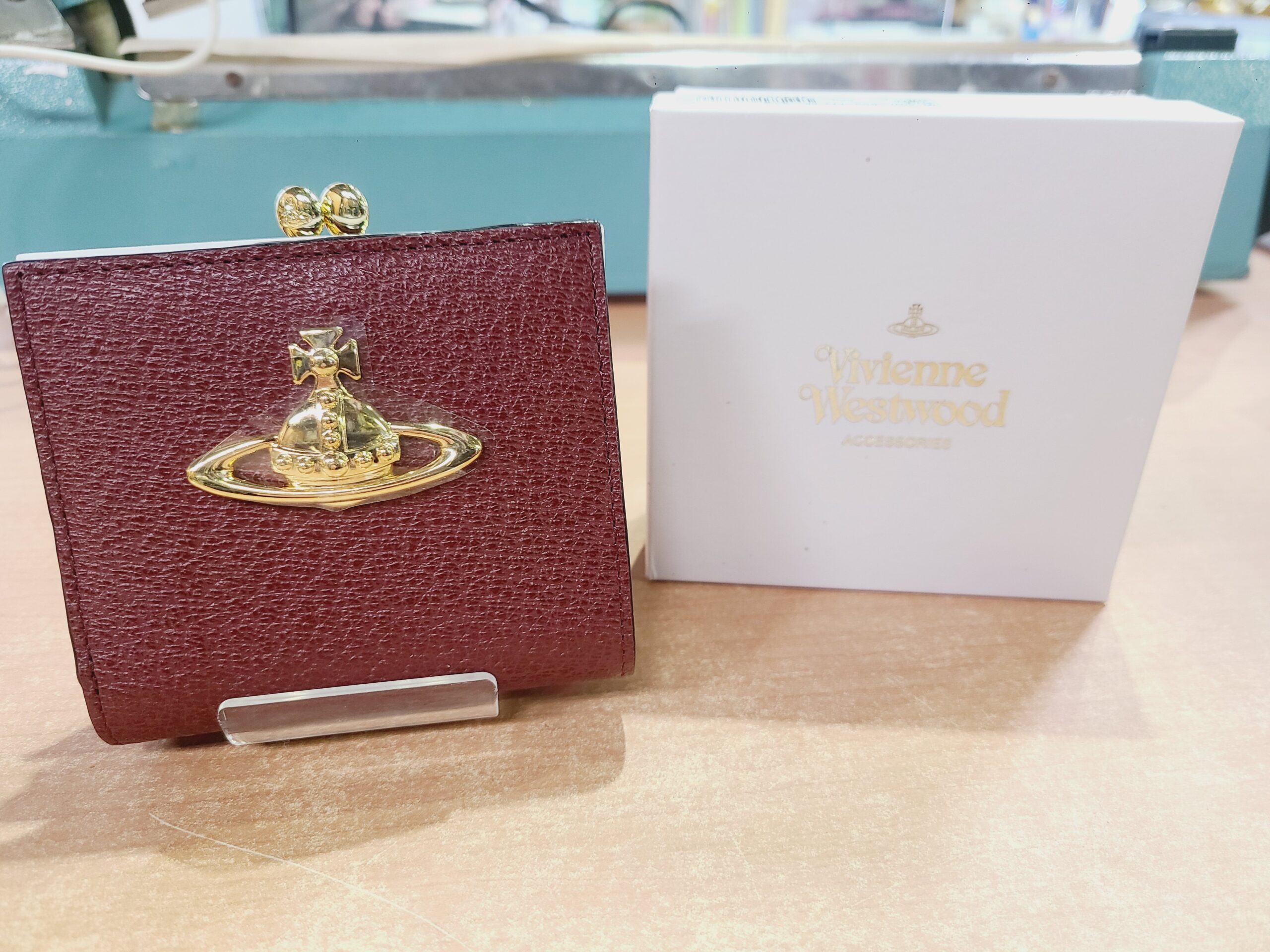 ギフトに☆新品☆箱付 ヴィヴィアンウエストウッド 折り財布 レッド 