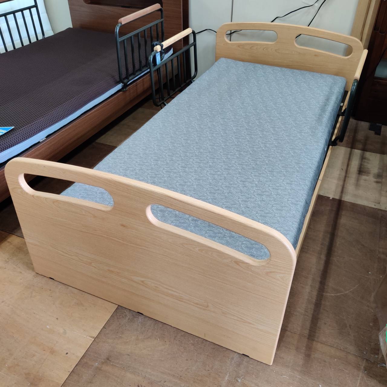 ニトリ 電動シングルベッド ライズ2 2M-F LBR / ロリー 販売中！ 愛品 