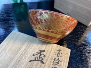 九谷焼 ｜ 相上芳景 赤絵馬飾盃 買取致しました｜リサイクルショップ愛 