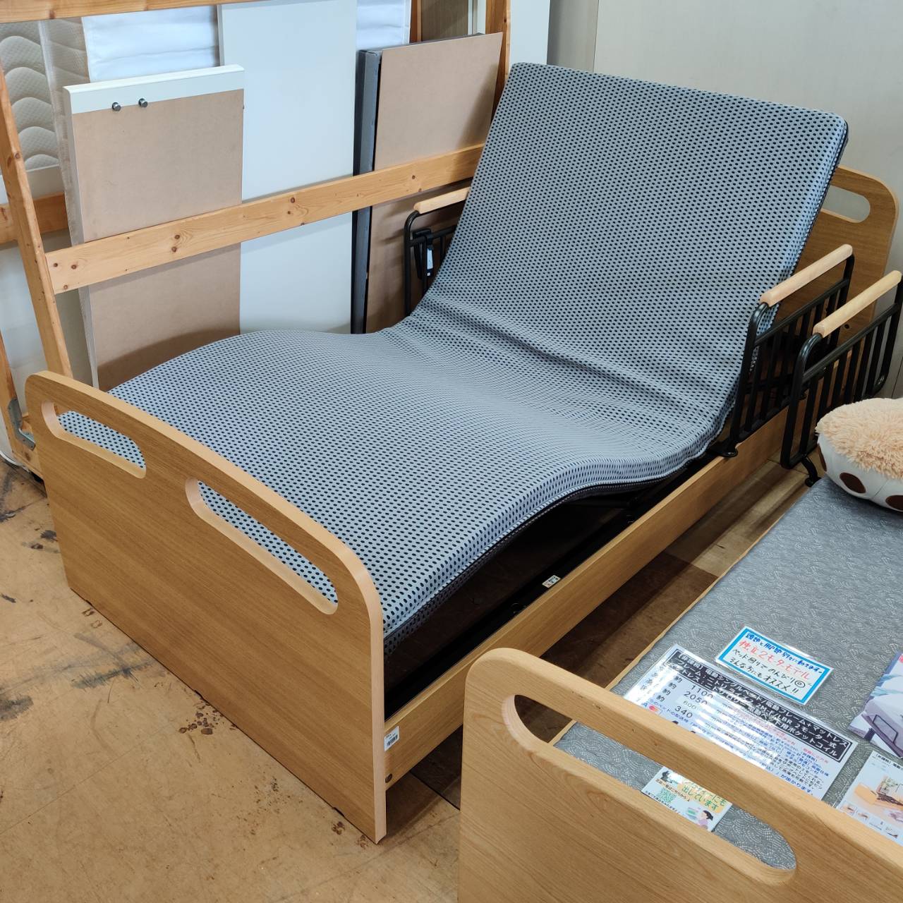 電動シングルベッド 「F:ニトリ ライズ2 2M-F/LBR」「M:ニトリ U3  