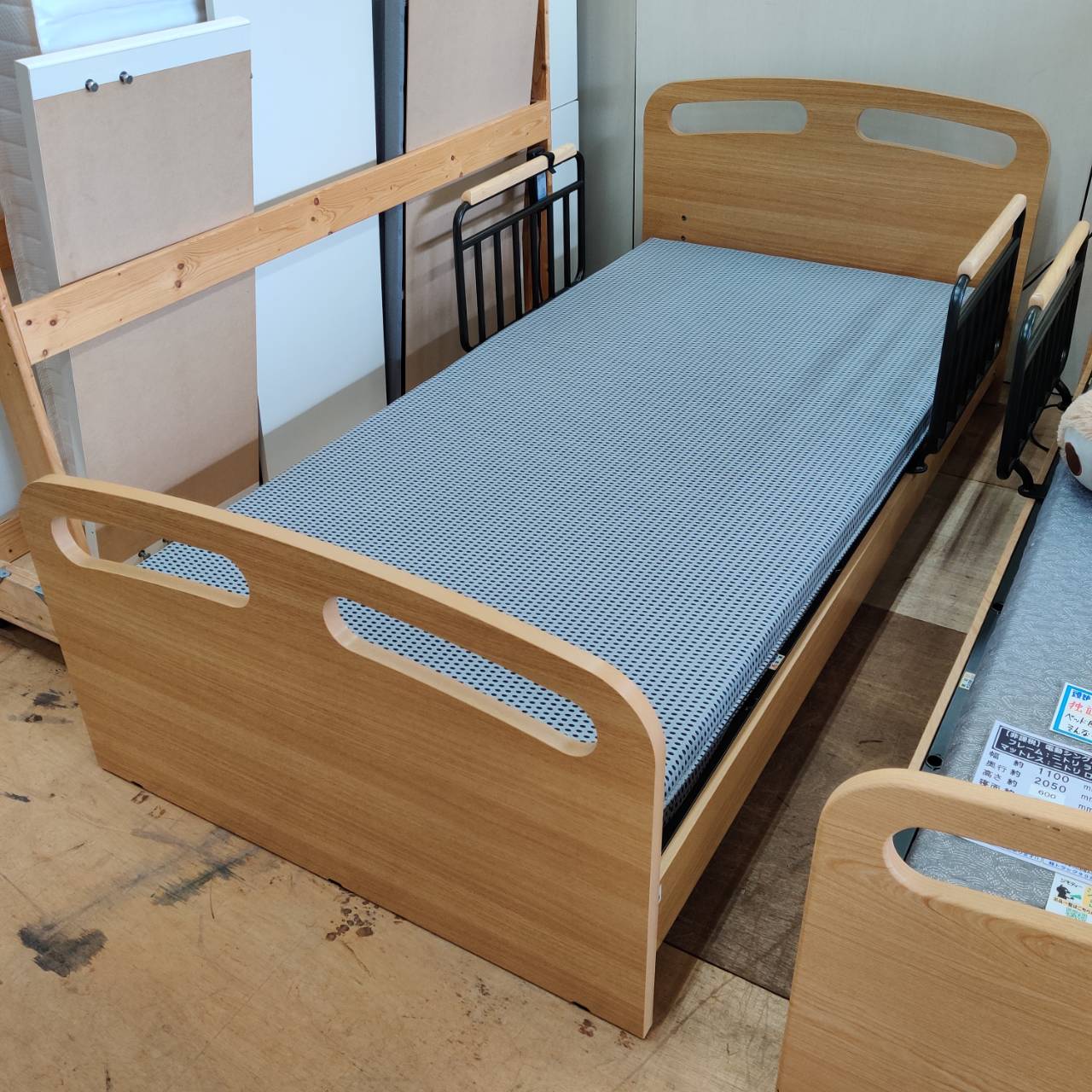 電動シングルベッド 「F:ニトリ ライズ2 2M-F/LBR」「M:ニトリ U3 