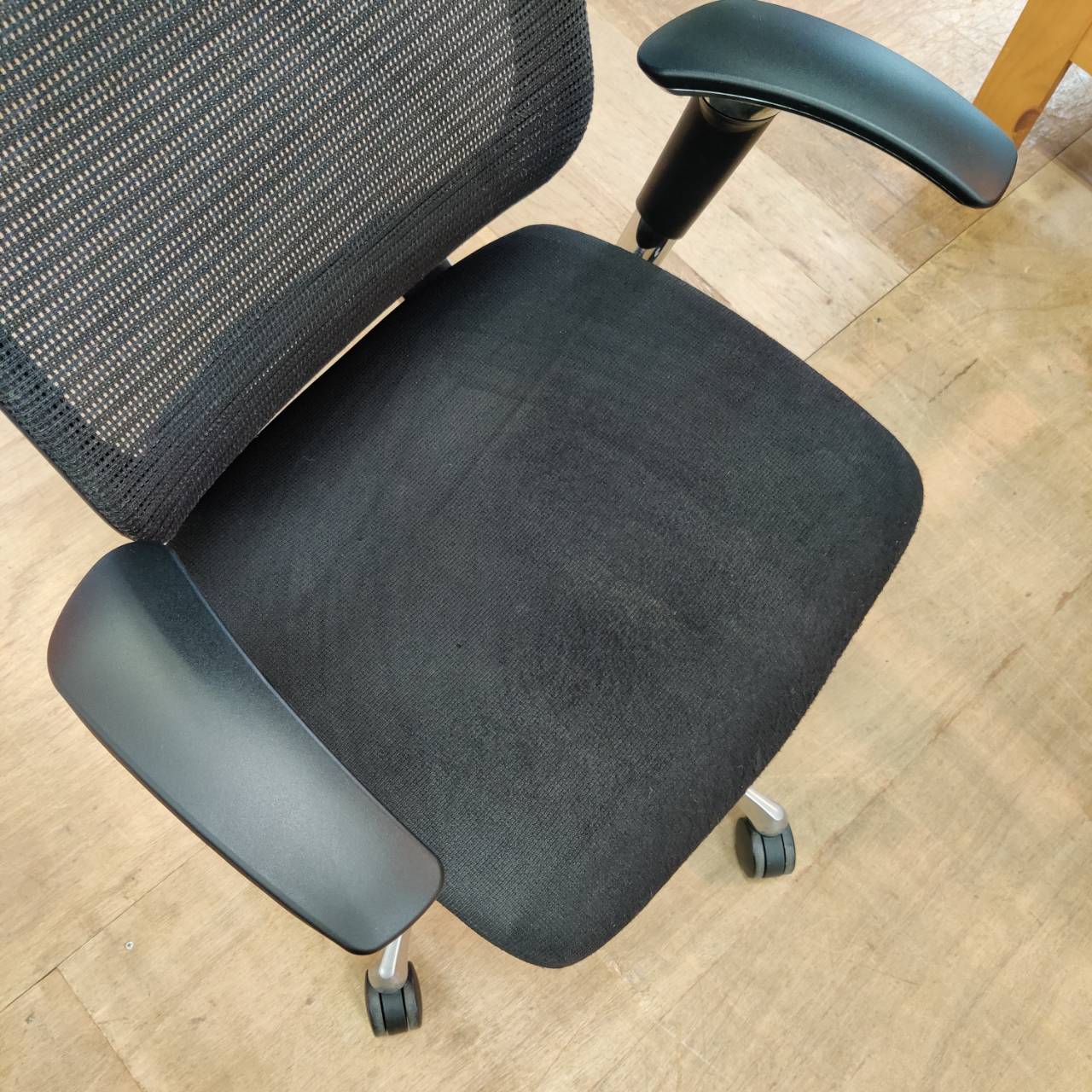 okamura バロンチェア 別売ヘッドレスト付 販売中！ 愛品倶楽部柏店 