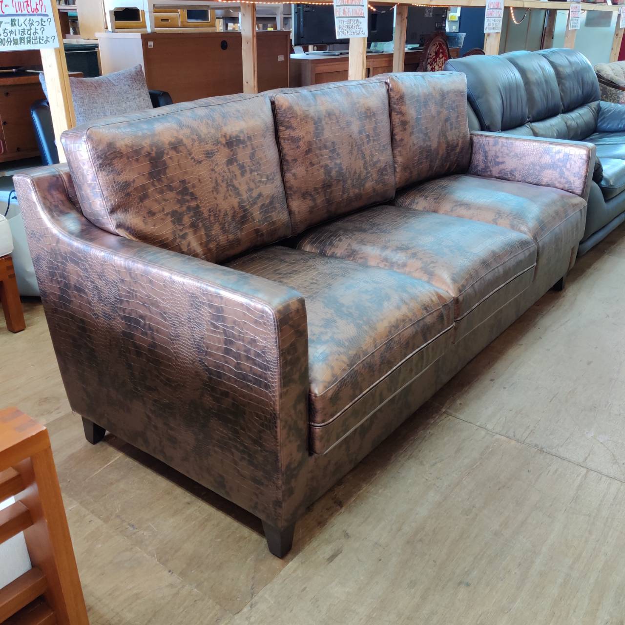 愛品倶楽部柏店】 合皮ワイド3Pソファ クロコダイル型押し