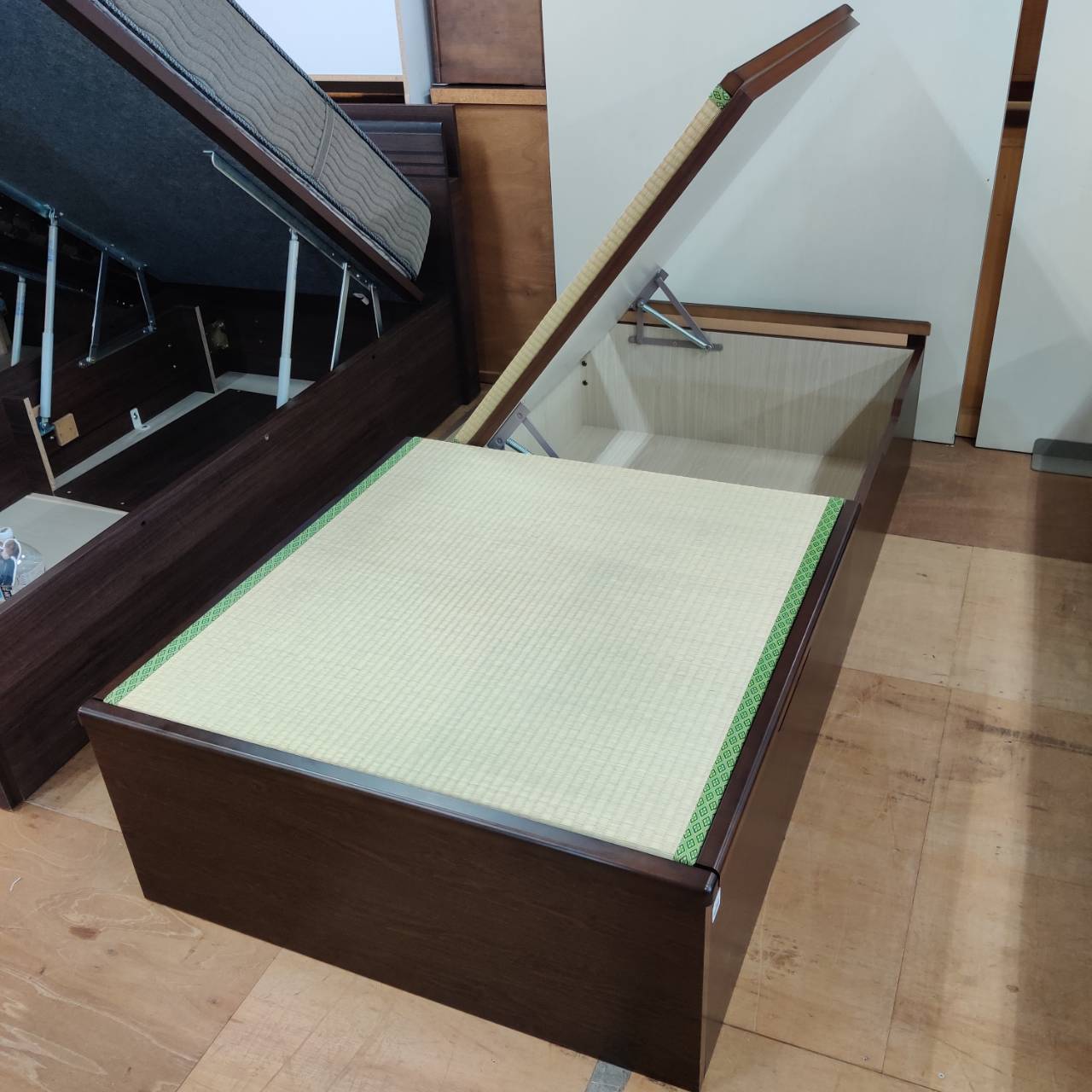愛品倶楽部柏店】 跳ね上げ式 畳シングルベッド
