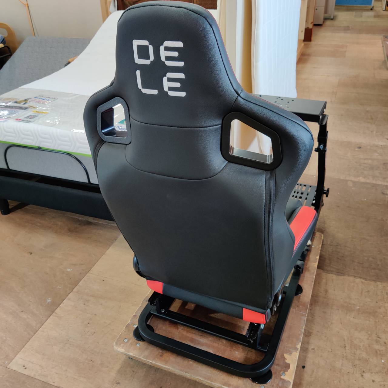 DELE レーシング チェア & スタンド 2点セット 販売中！ 愛品倶楽部柏 