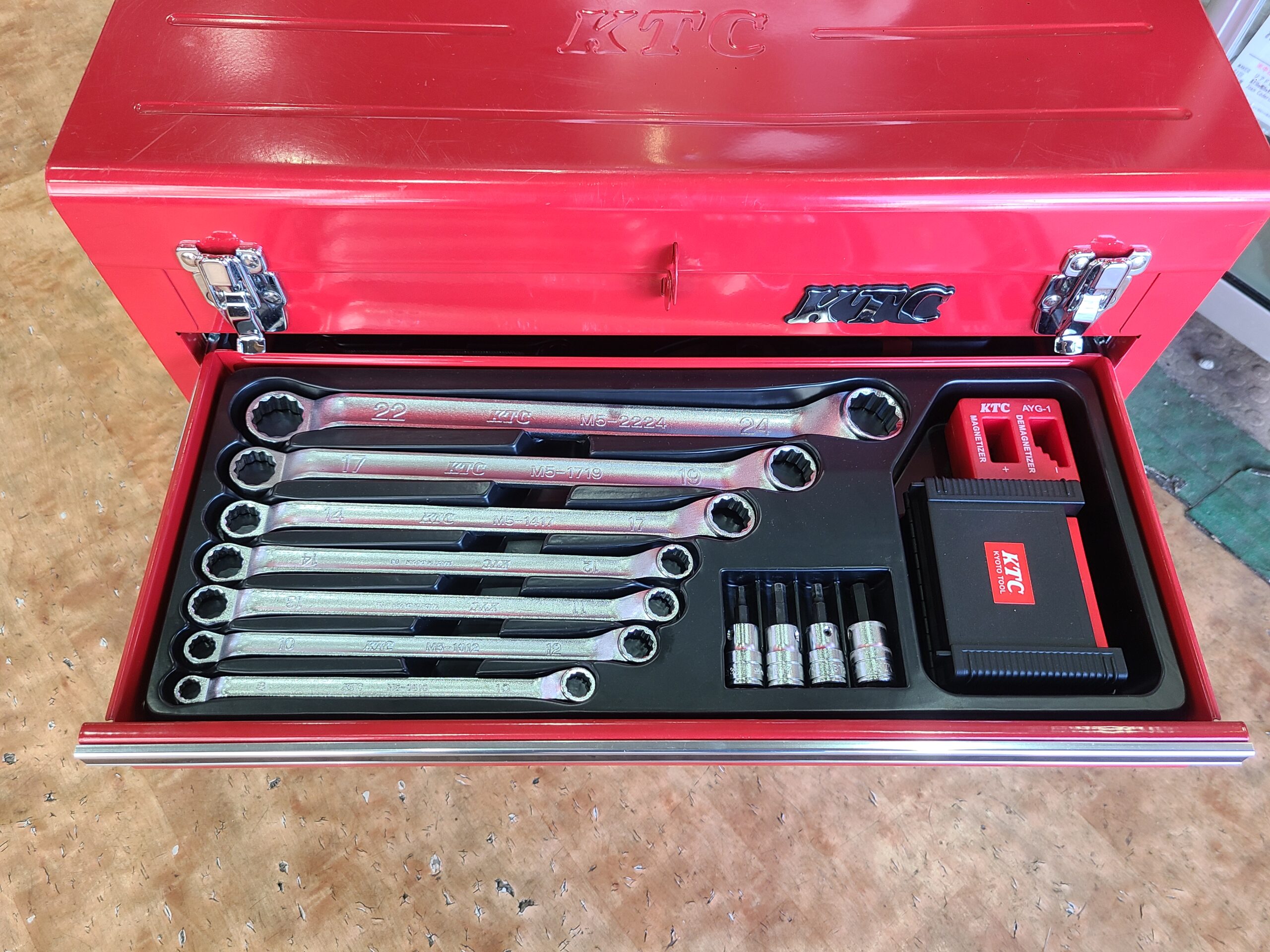 TONE 整備用工具セット コンビネーションツールセット(軽作業用) シルバー 32点セット ▼119-6847 K20 1S ●YA513 KTC、コーケン、TONEメンテナンス工具セットいろいろまとめ売り。希望