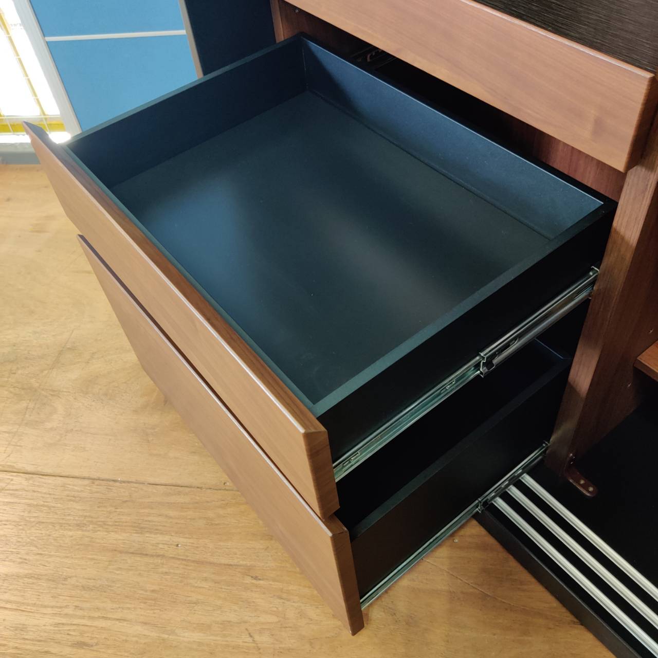 シギヤマ家具工業 3枚スライド扉キッチンボード ネロ160SL 販売中！ 愛 