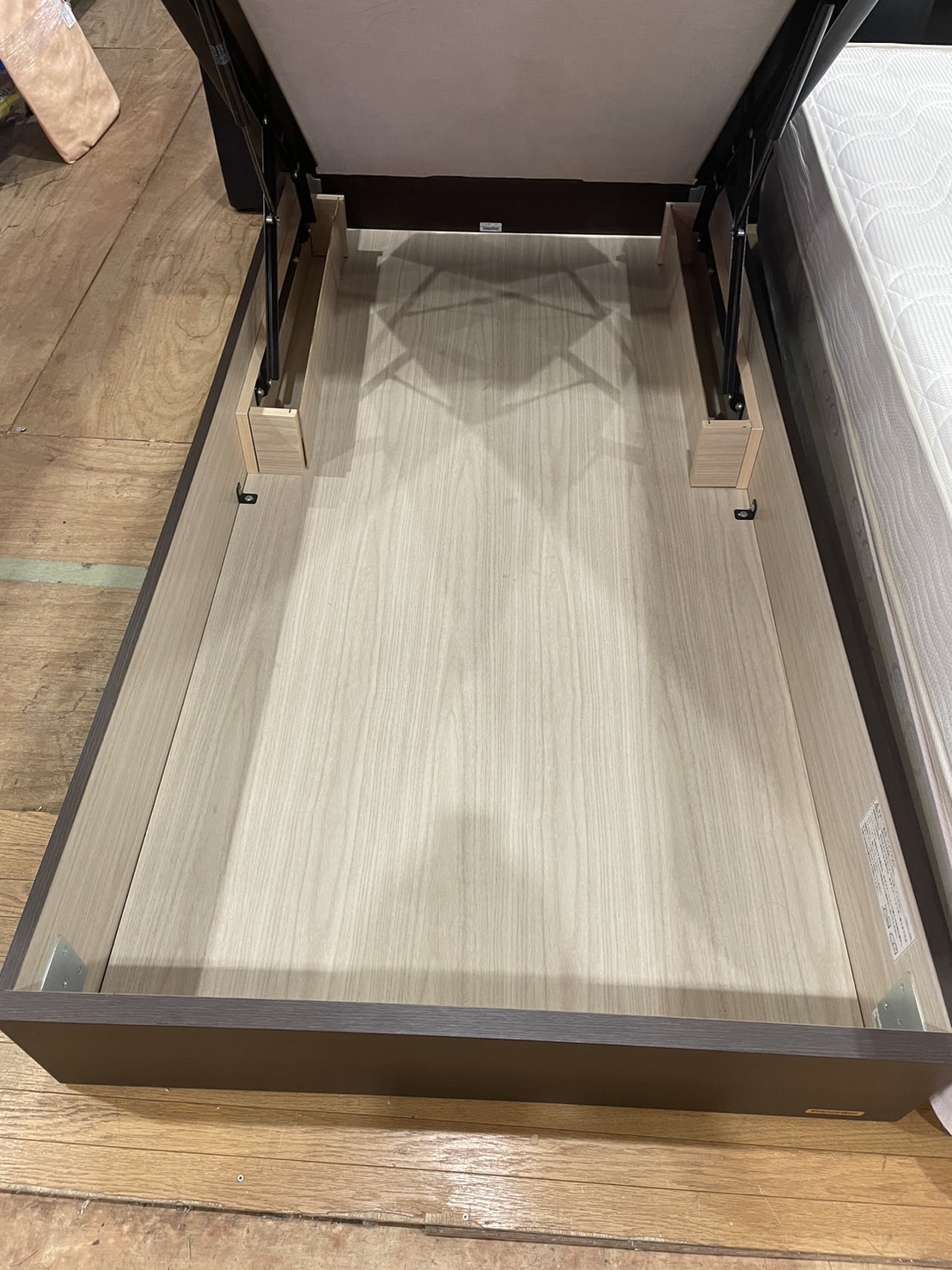 フランスベッド｜跳ね上げ式シングルベッド入荷致しました 