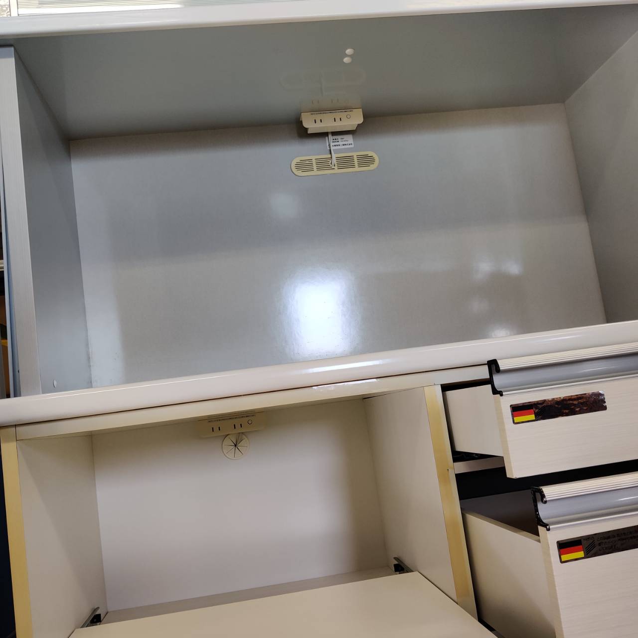 古賀家具工業 2枚スライド扉キッチンボード ムーアWH-120 販売中！ 愛  