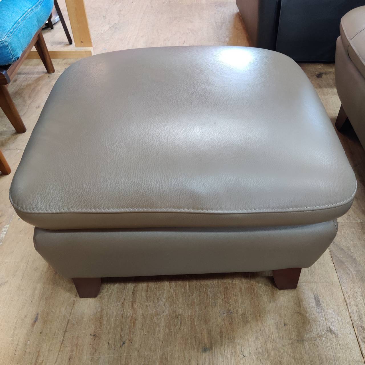 大塚家具オリジナル取扱い品 3人掛けソファ＆オットマン 344 販売中  