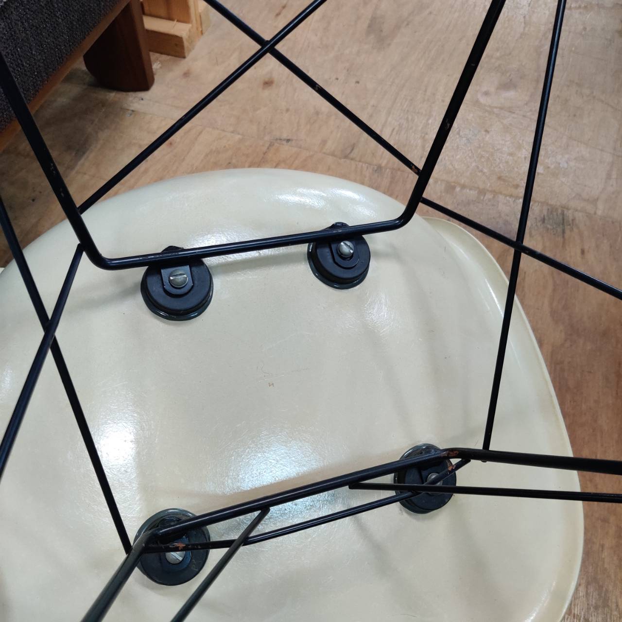Herman Miller FRP製 イームズ サイドシェルチェア 3rd 販売中！ 愛品 