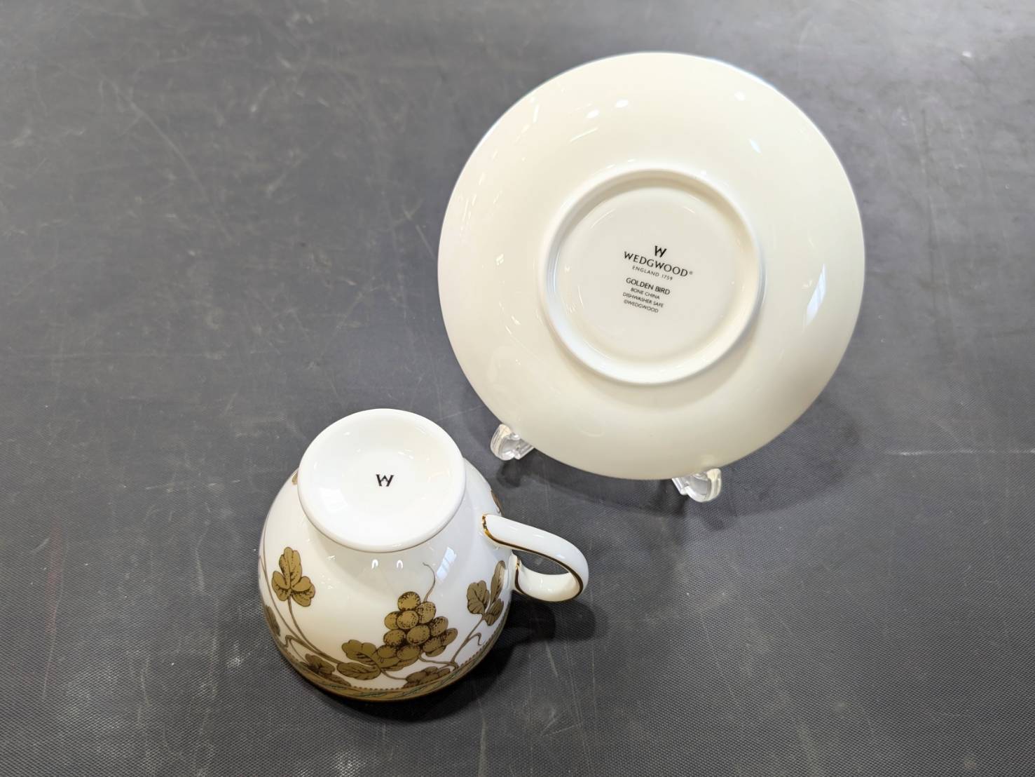 ウェッジウッド WEDGWOOD ゴールデンバード カップ ソーサーを店頭にて 