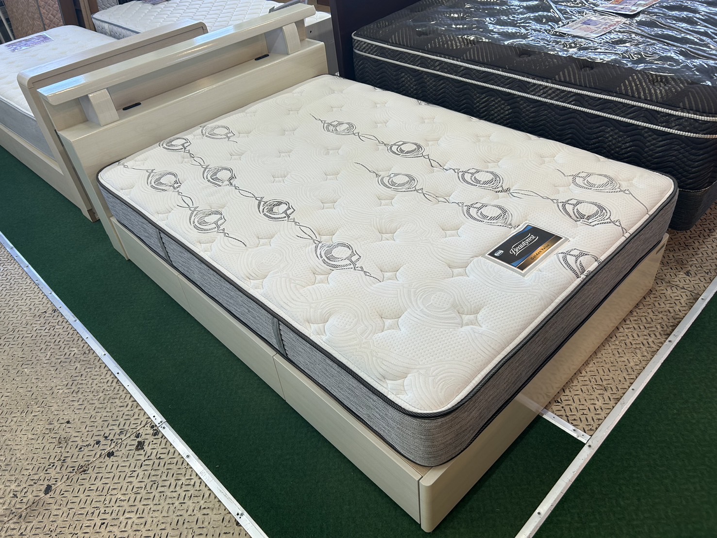 シモンズ　ダブル　マットレス　ゴールデンバリュー