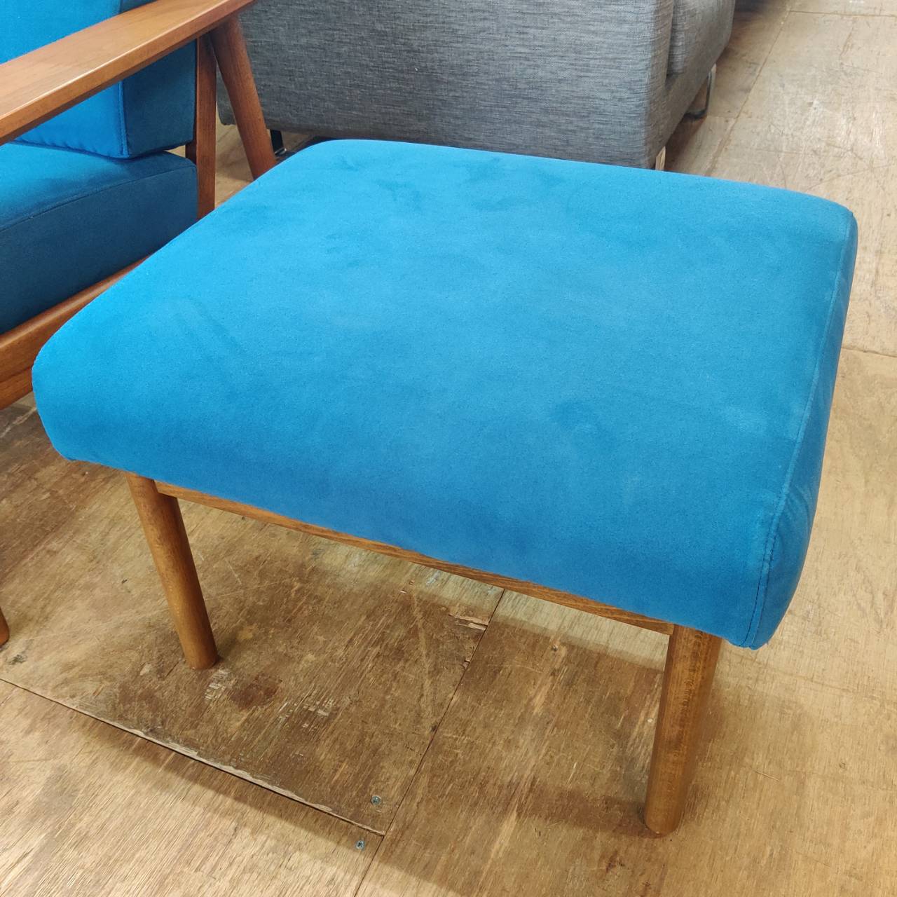 karimoku (カリモク) 木製アームワイドソファ＆スツール 販売中  