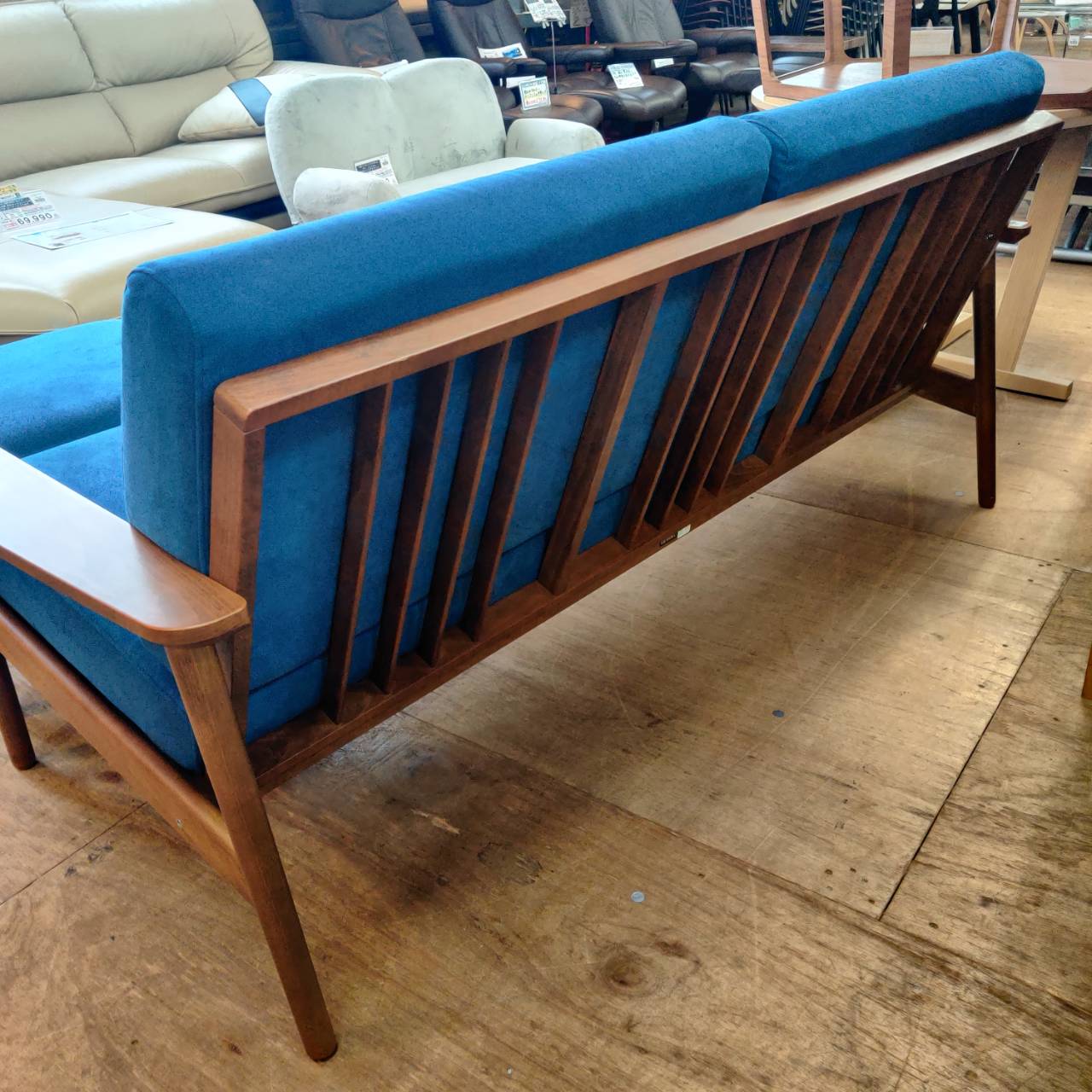 karimoku (カリモク) 木製アームワイドソファ＆スツール 販売中  