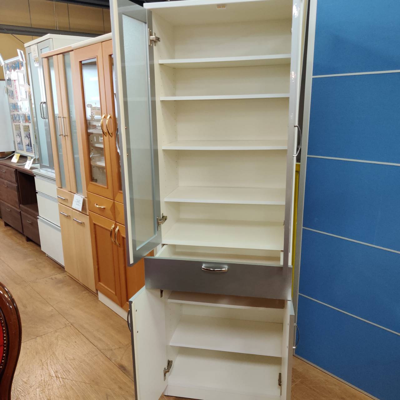 共和産業 2枚扉食器棚 バニラ60HD-2 販売中！ 愛品倶楽部柏店 リユース 