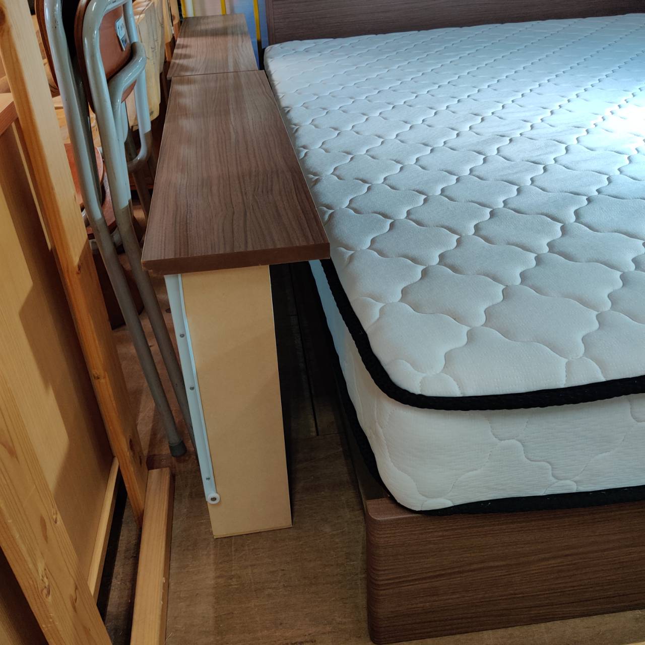 収納付きダブルベッド 「F:ニトリ ヴァイン2 M:(株)もしも MM-CR518 