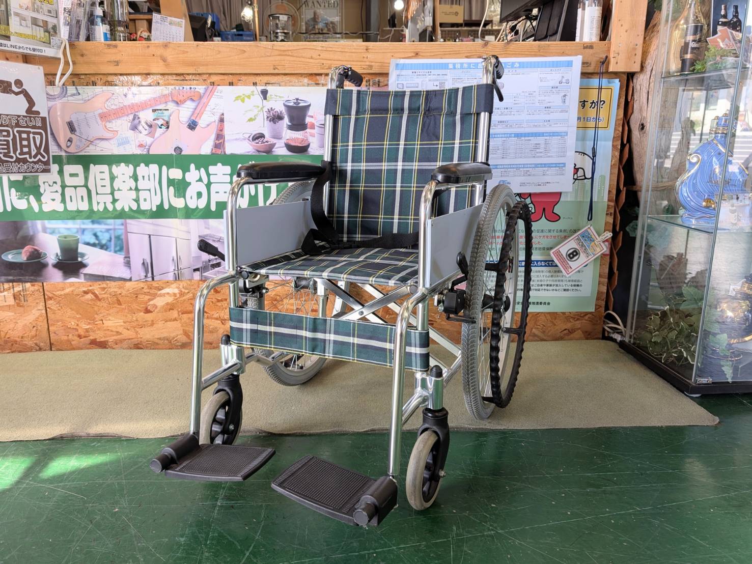 コーナン 自走式 アルミ製 車いす KG19-7242を店頭にて販売中です 