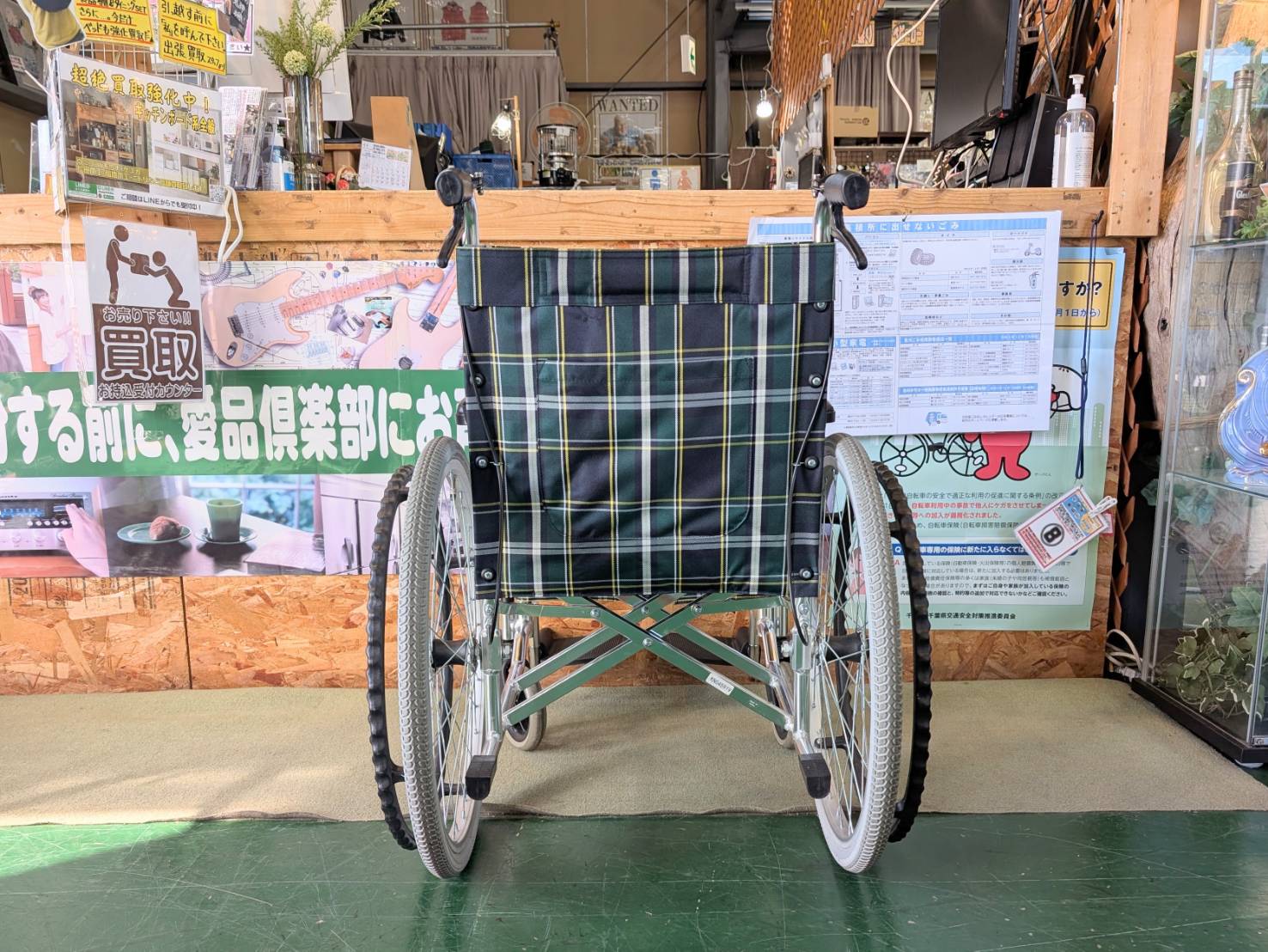 コーナン 自走式 アルミ製 車いす KG19-7242を店頭にて販売中です 