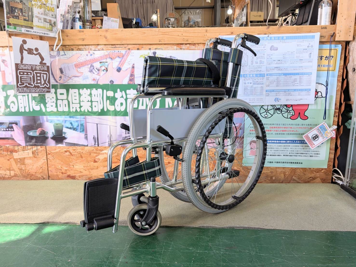 コーナン 自走式 アルミ製 車いす KG19-7242を店頭にて販売中です 