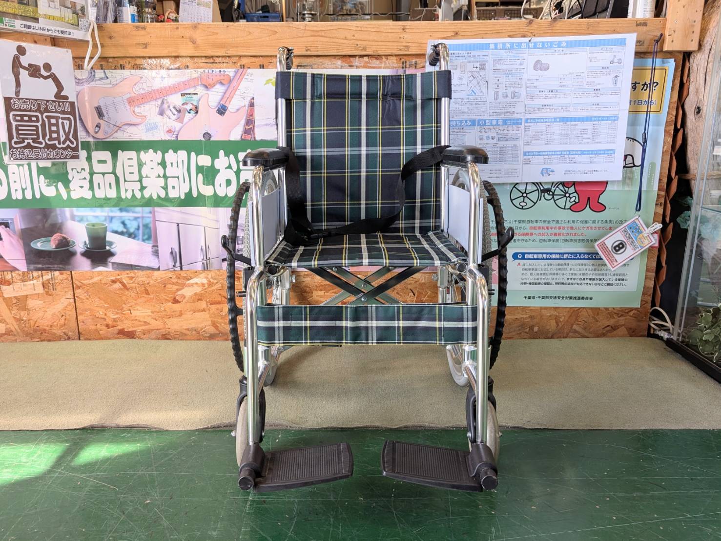 コーナン 自走式 アルミ製 車いす KG19-7242を店頭にて販売中です 